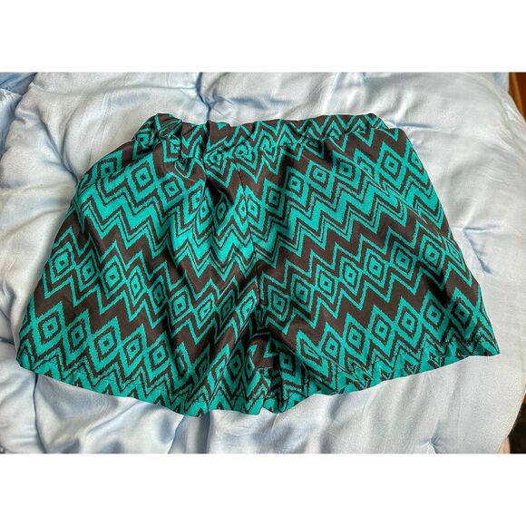 Lily Bleu Girls Black and Green Aztec Print Shorts Size 7 VGUC - Picture 1 of 3